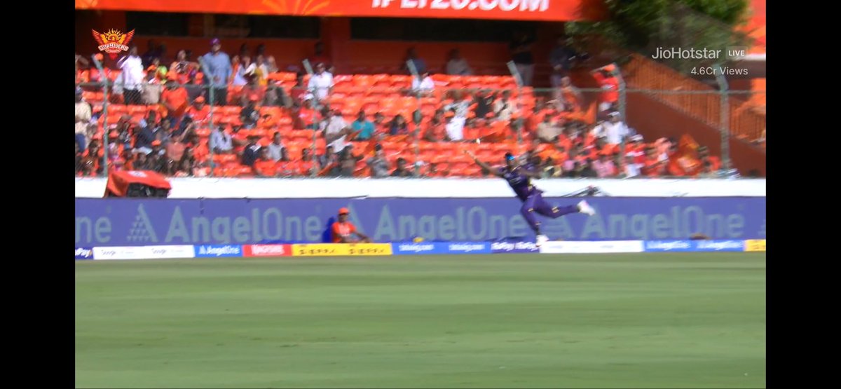 PrathmeshMani2's tweet photo. You talk about 'scripts' and 'fixed' matches, then you see Rovman Powell pull off a one-handed, gravity-defying stunner to dismiss Klaasen in #SRHVsKKR. A split-second dive, how do you 'script' him sprinting, leaping, and plucking a ball out of thin air with ONE hand! https://t.co/PqiHg6qbai
