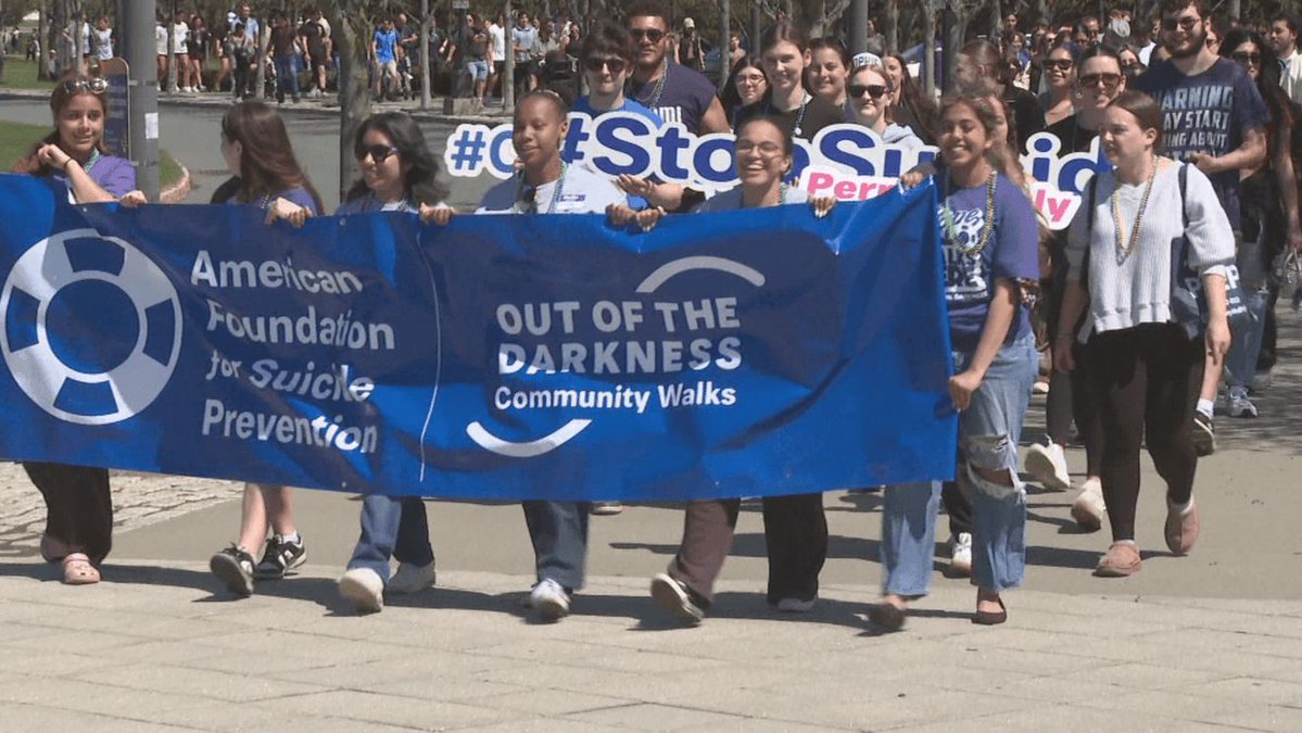 Thousands gathered at the University at Albany for a suicide prevention walk, raising awareness and showing support for those impacted by mental health struggles. 

cbs6albany.com/news/local/tho… 

#depression #anxiety #trauma #addiction #MentalHealth #SuicidePrevention