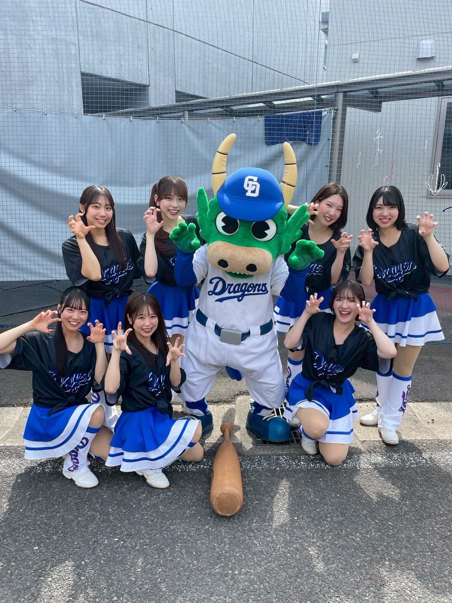 Cheer_Dragons_'s tweet photo. みんなさんこんばんは🩷
SHIORIです🩵

5月1日(金).2日(土).3日(日)、ナゴヤ球場にてファームFamily Weekが開催され、チアドラゴンズ2026が出演させていただきました！

1日は雨天の為中止となりましたが、2.3日は無事にパフォーマンスすることができ、みなさんと応援することができて嬉しかったです🤤 https://t.co/UdbMSdYcSJ