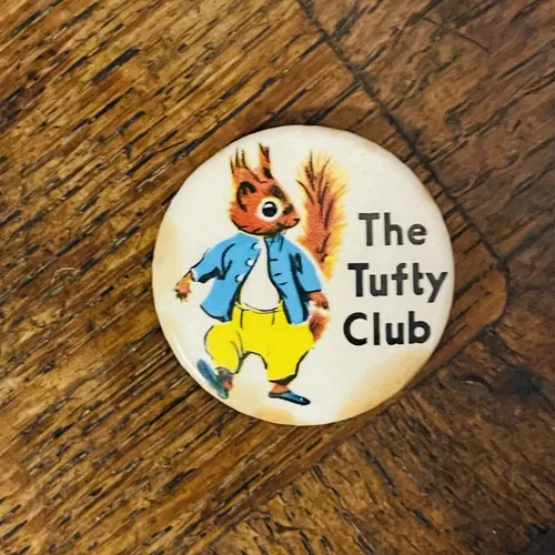 frankwrighter's tweet photo. TUFTY UPDATE: Tufty, our beloved red squirrel, is in danger of extinction. Yet all is NOT lost!

Pine martens will secure a future for tufty children.

The rapacious invader Mr Grey refuses to remigrate and so he will now be eaten instead.  HOORAY! 

https://t.co/JGbOm64PyT https://t.co/aWKeq6Fzvm