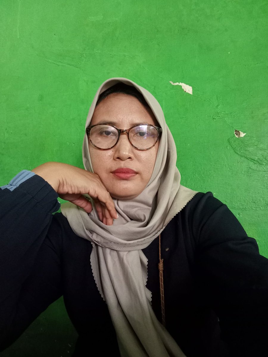 Lili Yuanti tweet media