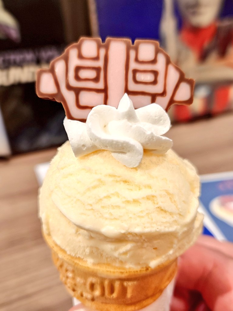 suzunokidaisuke's tweet photo. 企画展「怪獣とロボット」に行き🦾怪獣とロボット酒場にも行ったよ🍻目当ては英雄収集ツインジャーだよ🌗ねこノコさん開発のメニューすごい💯パーツを組み合わせてロボを組み立てるおつまみセット🎉味もちゃんと全部美味い🌅アイスのチョコプレートも凝ってる🍨そして業務用冷蔵庫とツインジャー🐧 https://t.co/xALHiq9NjC