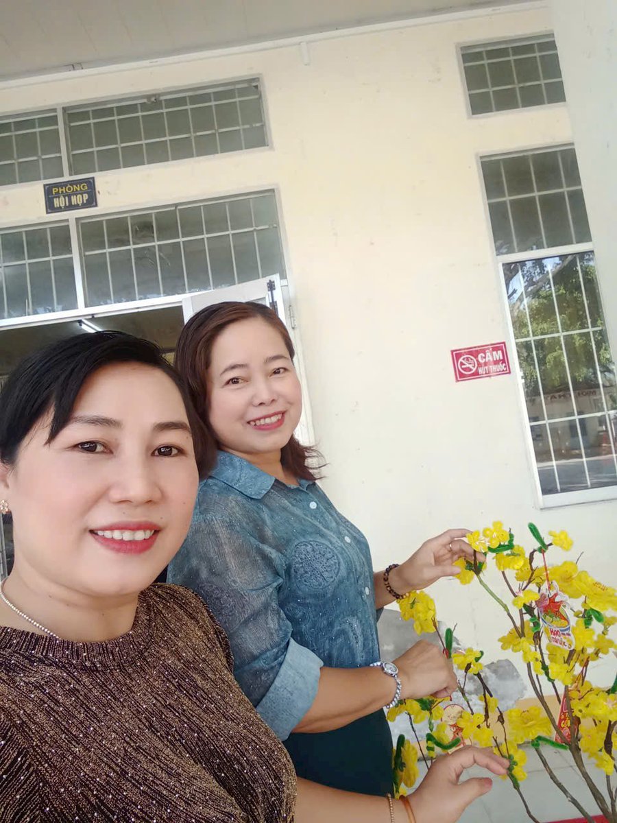 Cô Giáo Cấp 2 tweet media