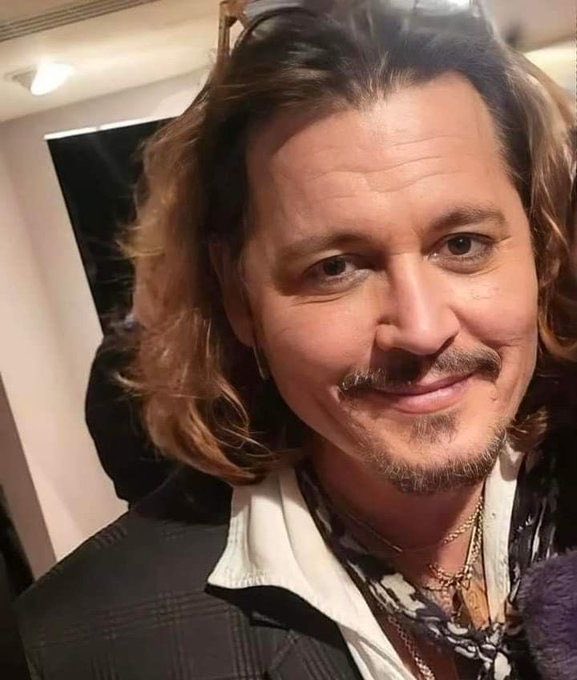 Johnny Depp tweet media