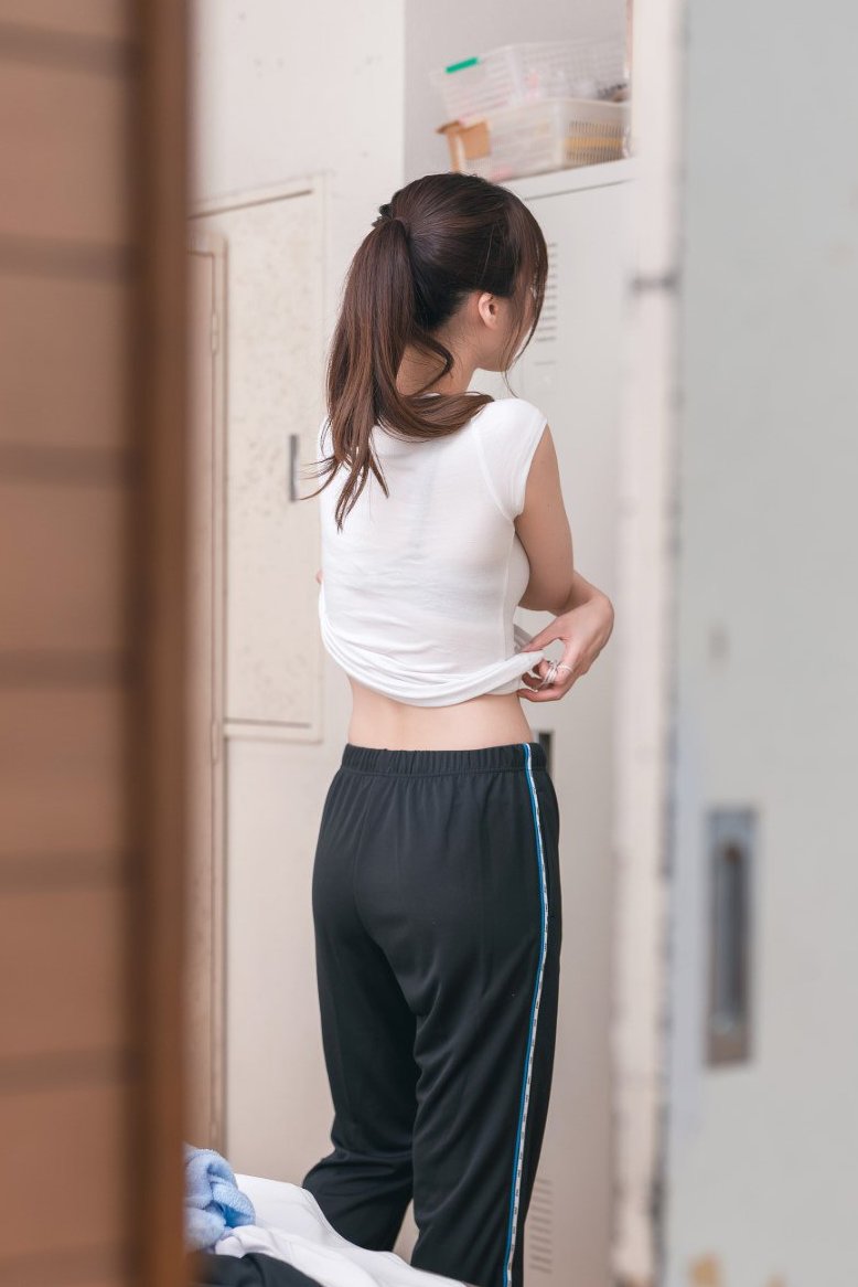 静かに接近bot tweet media