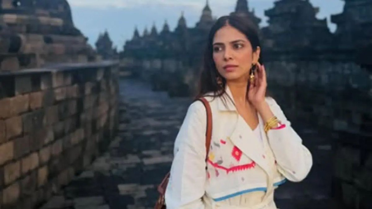 werindia's tweet image. #MalavikaMohanan says her visit to #Borobudur, #Indonesia was 'nothing short of magical' buff.ly/s8aKogK #WeRIndia

Image Source: Mid-Day