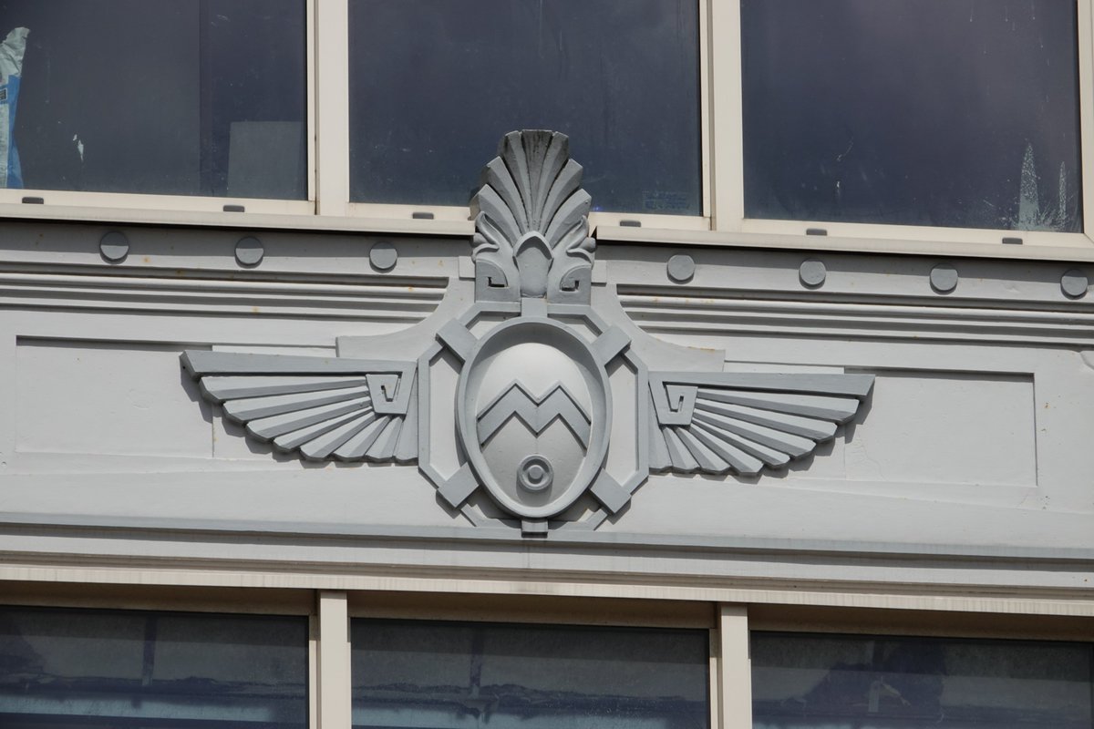 LaidByMonty's tweet image. Visited the Burton building in Oldham yesterday. Six elephant heads but sadly the weather is eroding them. Would be great if there were the desire, funding and skills to see them restored.
#artdeco #architecture #Oldham