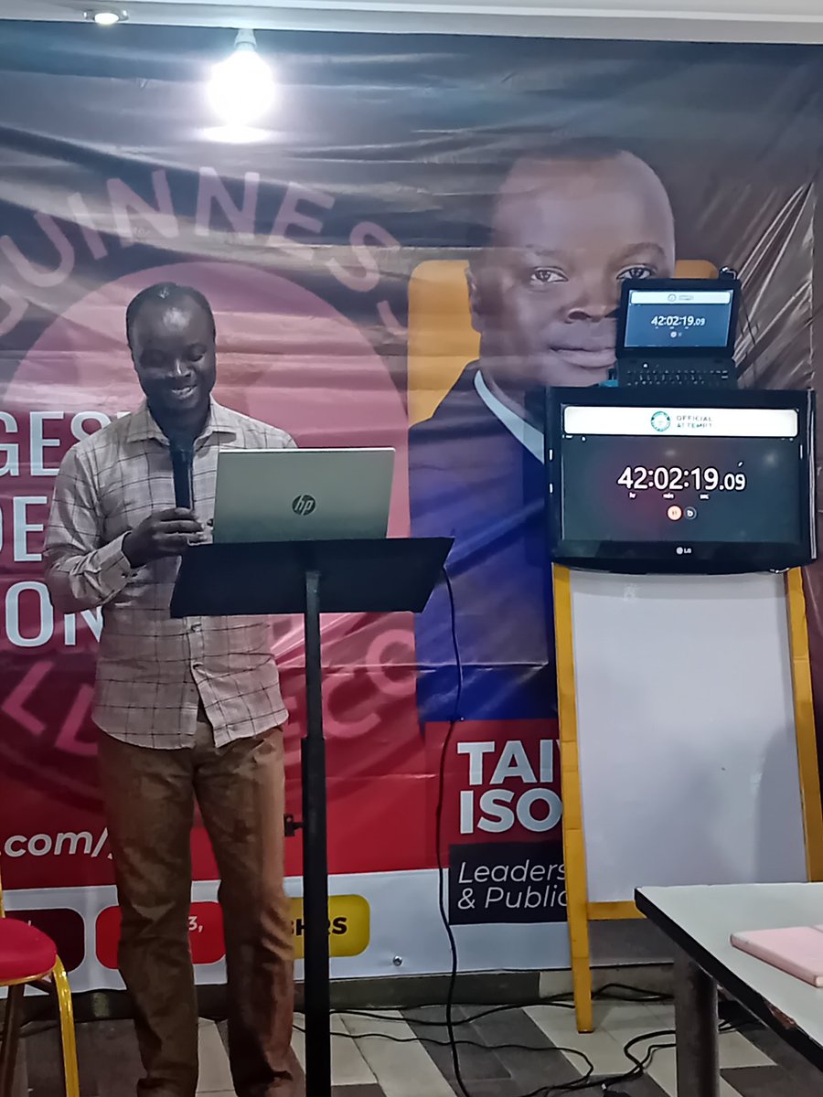 TheTaiwoIsola's tweet image. #LongestLeadershipLesson #GuinnessWorldRecord #TaiwoIsola #LeadershipMarathon #Osogbo