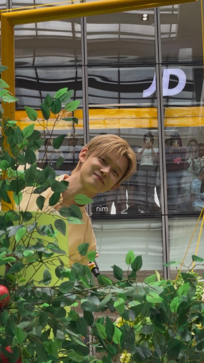 260503

a cat peeking 🐱

#연준 #YEONJUN
#YEONJUNINKL 
#SomersbywithTXTYEONJUN