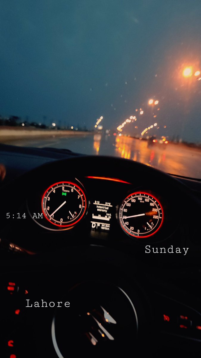 int_art_'s tweet photo. جنہیں چن لیا جائے ان پہ تبصرے نہیں کیے جاتے 
 ان  کا بس احترام  کیا  جاتا  ہے۔۔ https://t.co/itIhpcHlpH