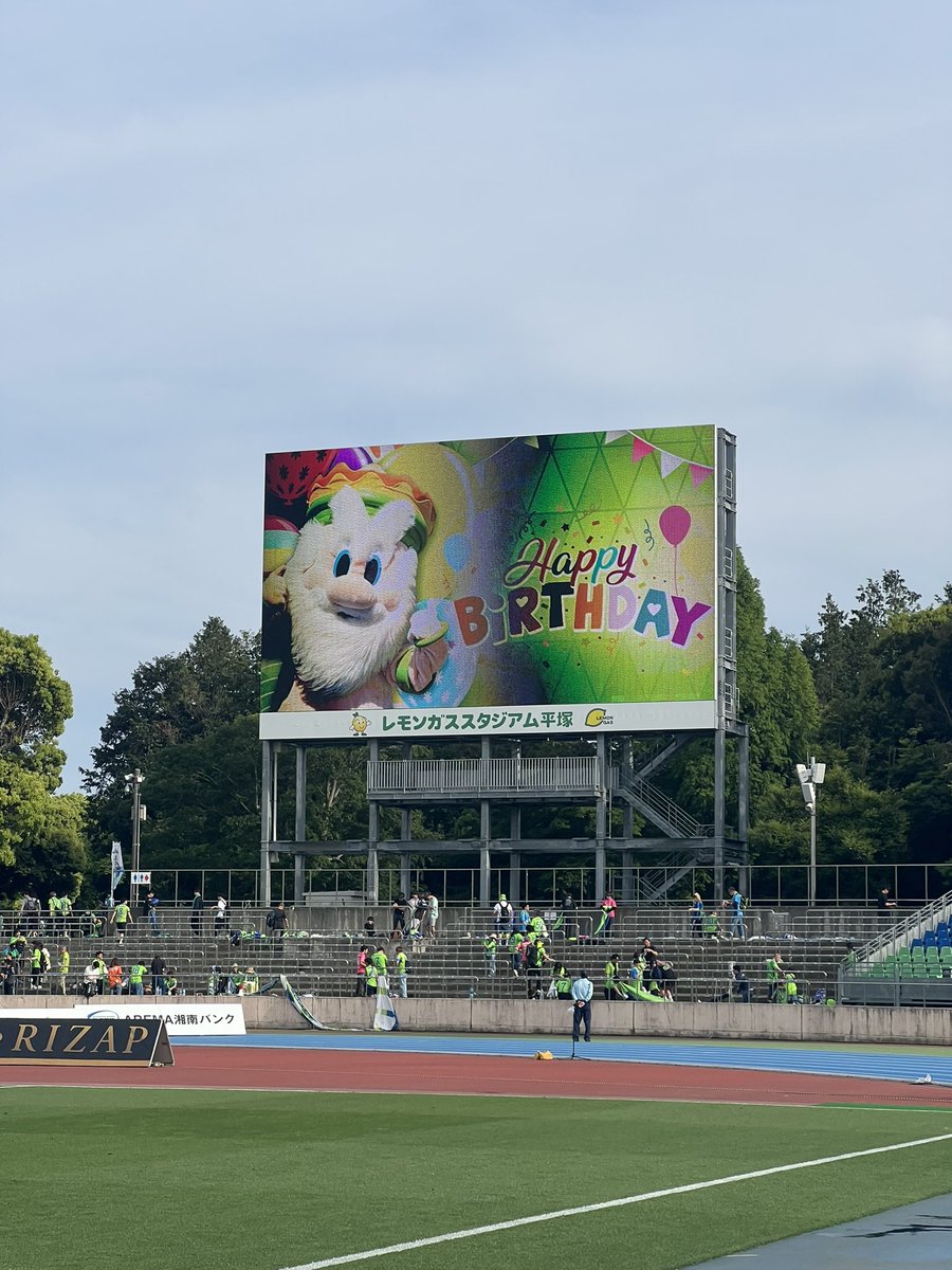 りず tweet media