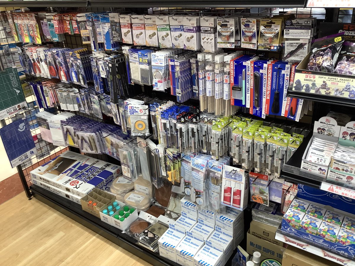 Machi_akishima's tweet photo. 🛠本日の売り場ご紹介🛠
プラモデル工具コーナー✨
#GodHand #ゴッドハンド
アルティメットニッパー ¥5,940
ライトニングニッパー ¥7,150
#アルゴファイル #ARGOFILE
マジスク(マルチジルコニアスクレーパー) ¥2,470
#ミスターホビー #MRHOBBY
水性プレミアムトップコート
光沢 ¥770
半光沢 ¥700
つや消し ¥700
ガンダムマーカー
スミ入れ用、リアルタッチ、メッキシルバーなど
様々な種類の工具類を取り揃えてます(っ´ω`c)
ディテールアップにいかがでしょうか⁉️
ご来店お待ちしております\(*ˊᗜˋ*)/
#まちキャラ #昭島モリタウン #プラモデル