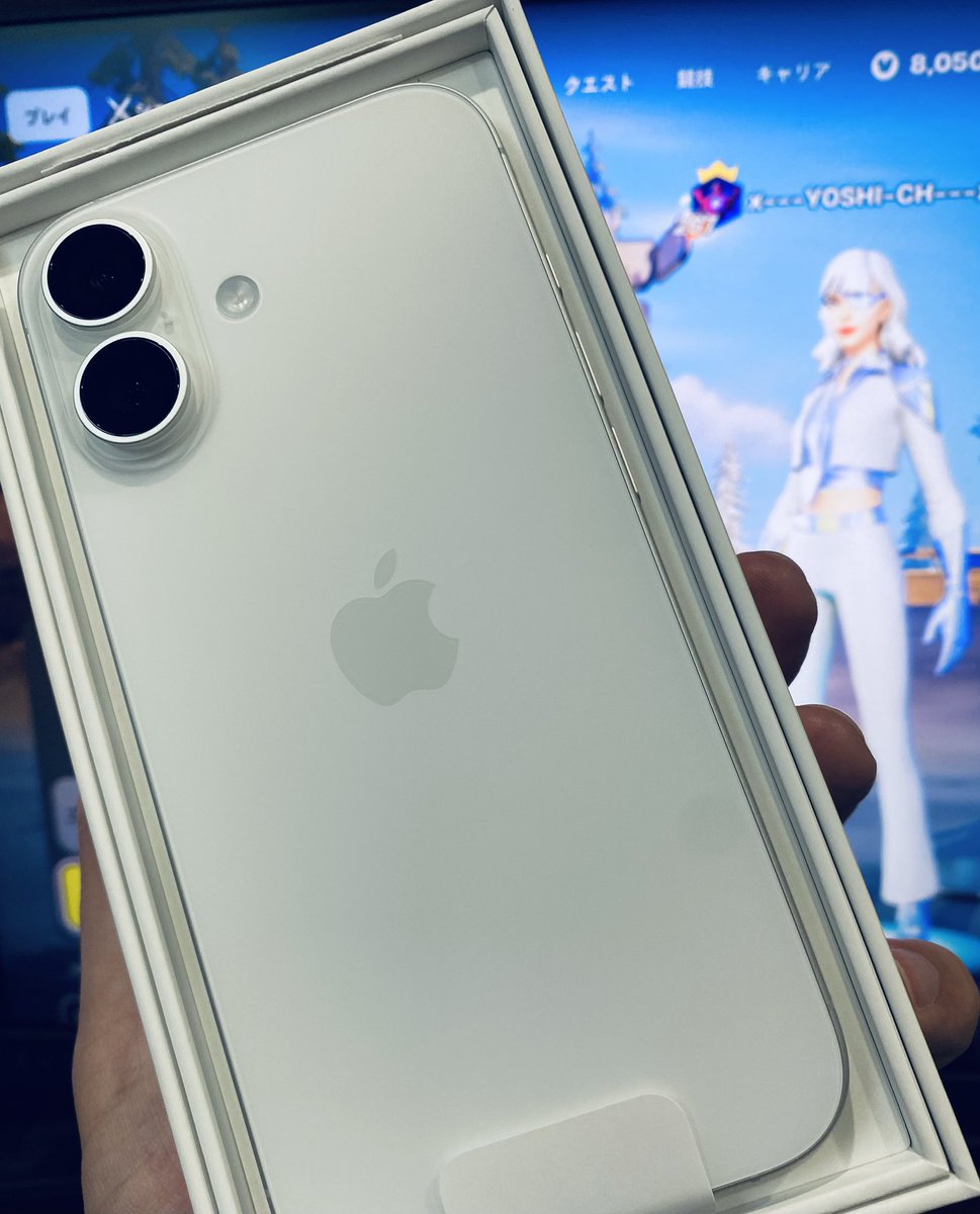__YOSHI_CH__'s tweet image. iPhone17が出た時に替えようか迷って、でもまあ困ってないから替えなくていいかと決めたのに、iPhoneでフォートナイトできるようになったって聞いて思わず買っちゃうあたり自分のフォートナイト愛を再認識した
#Fortnite #フォートナイト #30代 #配信
