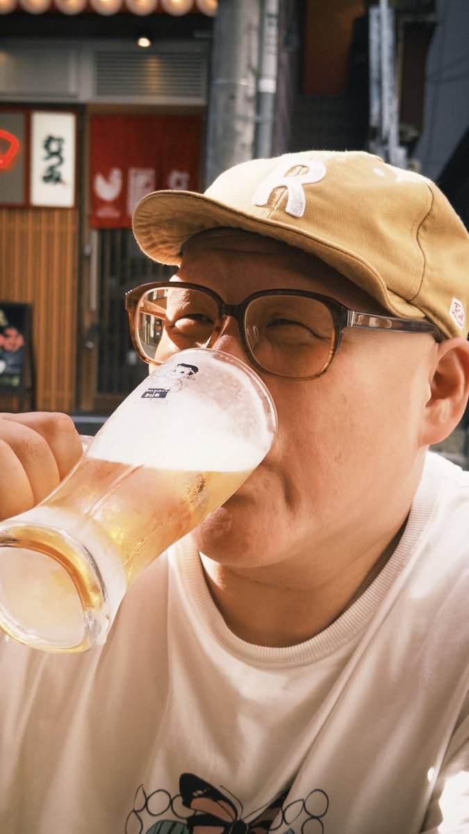 CashmereBear's tweet photo. おじさんとビール https://t.co/NdHTM3AId8