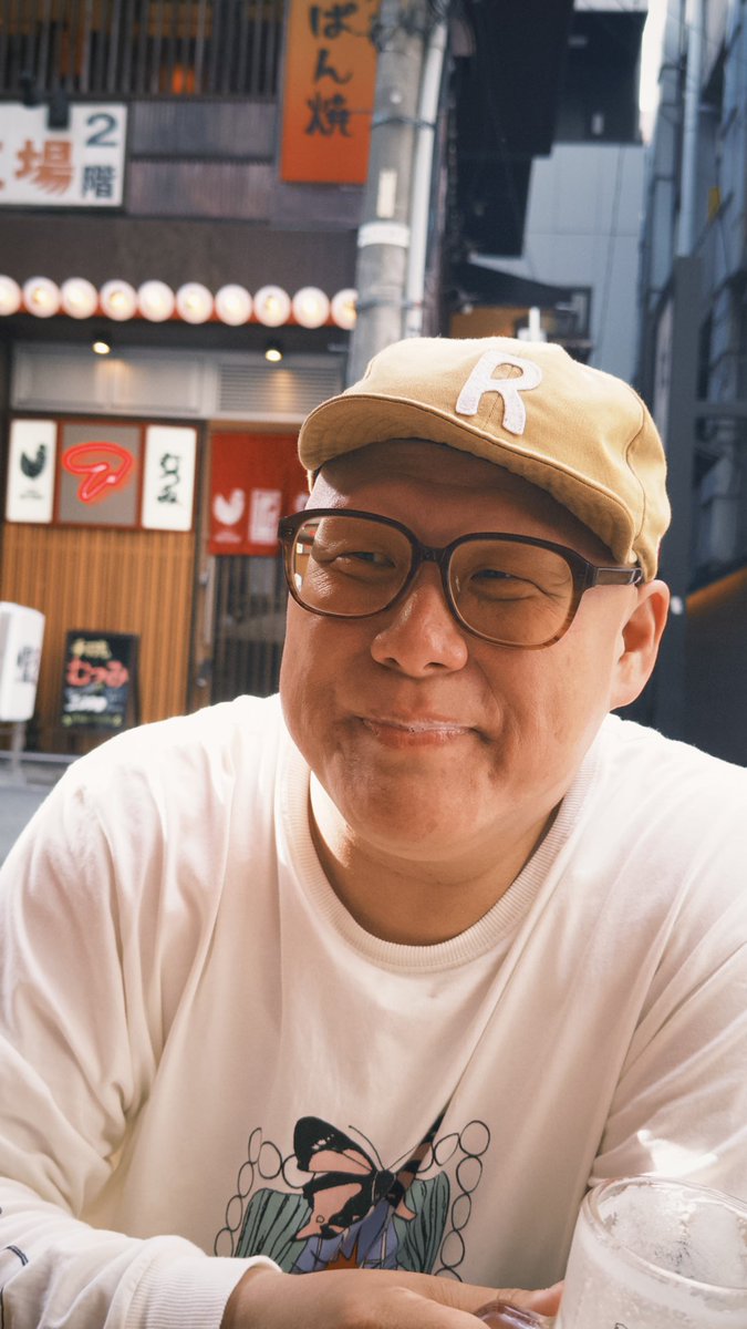 CashmereBear's tweet photo. おじさんとビール https://t.co/NdHTM3AId8