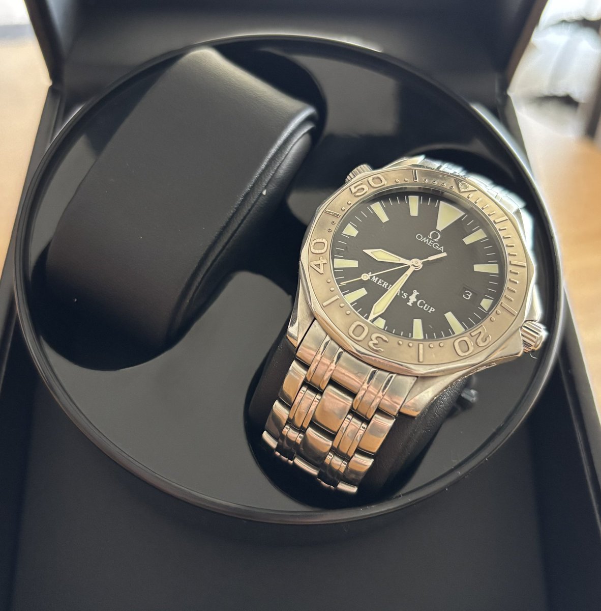 AktienAnker's tweet image. Sachwerte als Wertspeicher? ⌚️📈

Hat jemand ein Faible für klassische Uhren? Oder haltet ihr irgendwelche anderen alternativen Sachwerte? Wie bewertet ihr das Stück auf einer Skala von 1-10? 

#Omega #Sachwerte