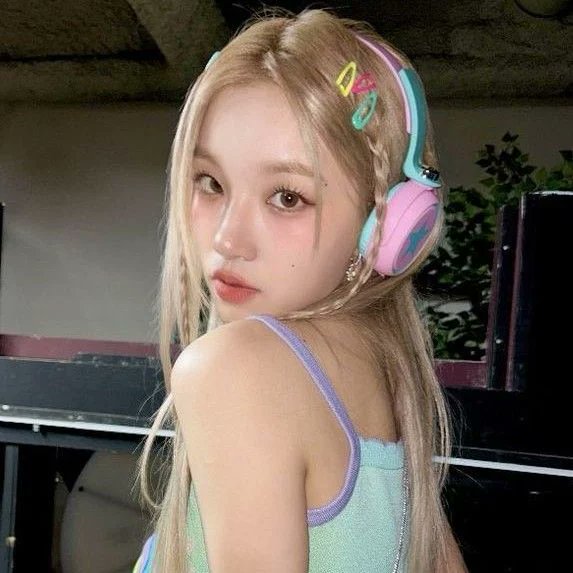 todayisaboutlau's tweet photo. describing myself with kpop idols 𑣲⋆｡˚

- age (1998)
- height (164cm)
- zodiac sign (capricorn)
- mbti (enfj) https://t.co/DR30cFQ3Xa