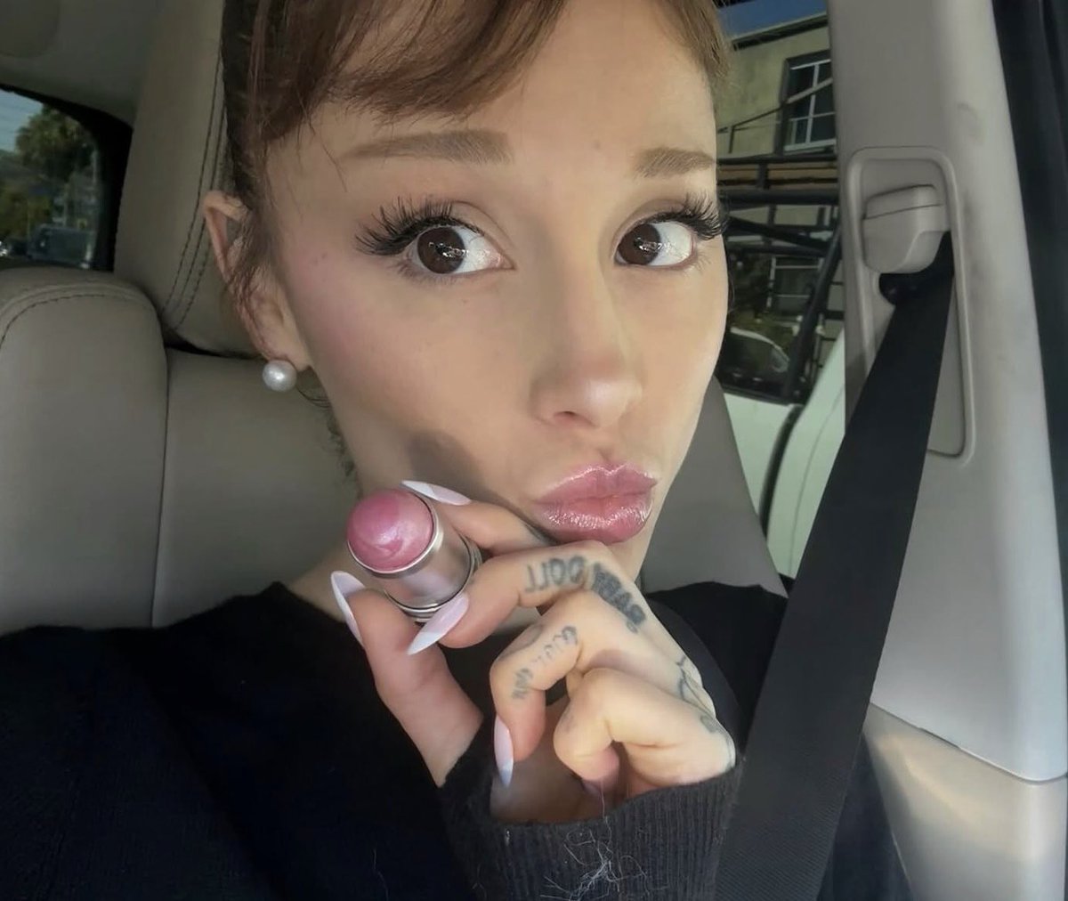 ⋆˚ ꕤ °beans is seeing ariana♡❃ tweet media