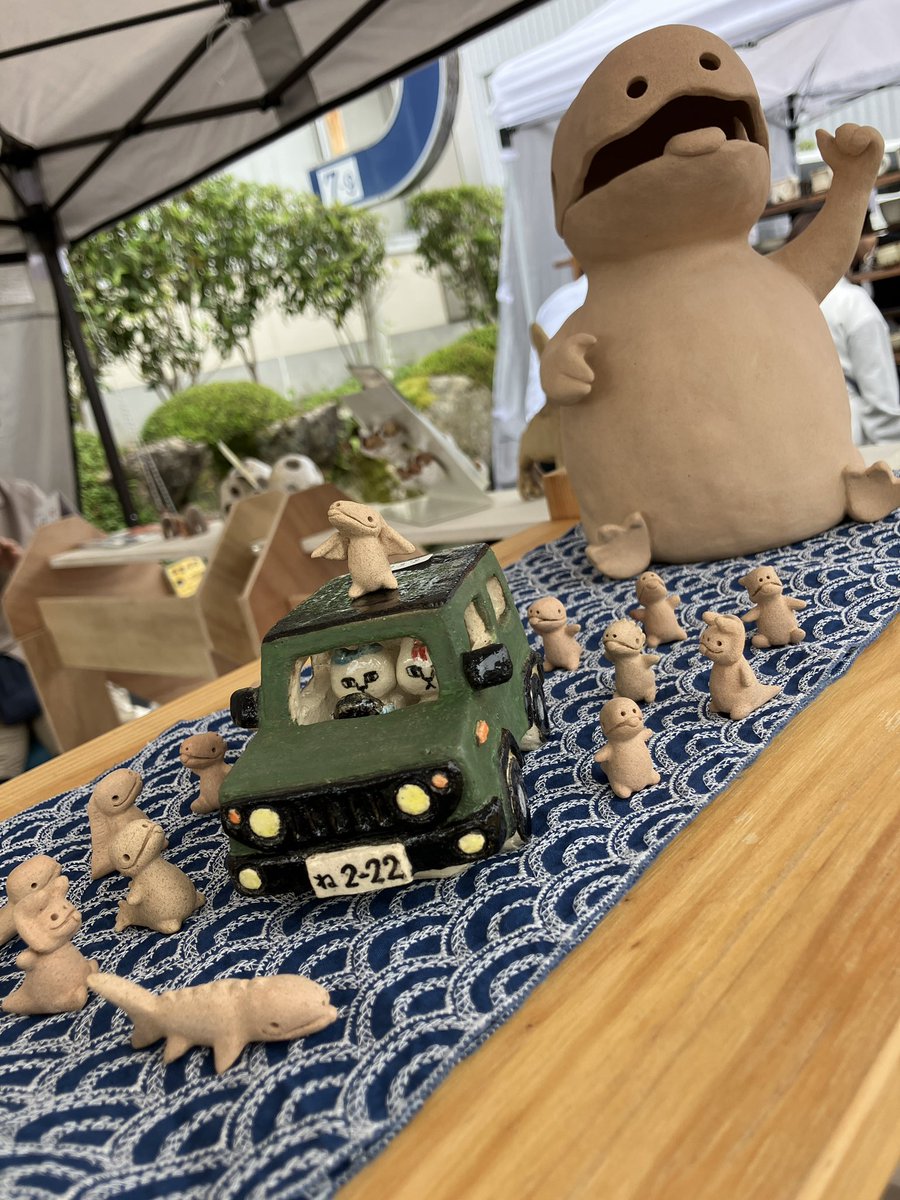 MOGceramic's tweet photo. 今日から三日間、美濃焼まつりに出店しております。
恐竜作家の唐みやこちゃんと一緒のブースで出ております
紫の78です

#美濃焼まつり2026 https://t.co/ZkYr7f3cod