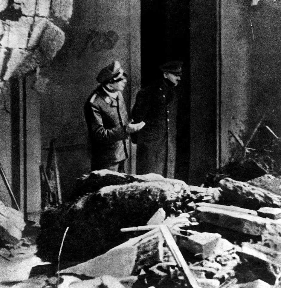 FREN_Milio's tweet photo. This picture is the last photo of Adolf Hitler, 1945. https://t.co/UvuL2lSPIp