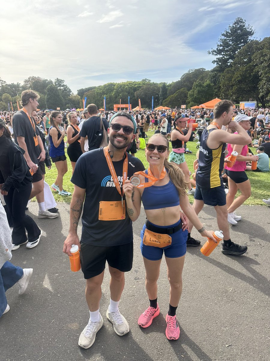 whoisluanak's tweet photo. Hoje eu corri minha primeira meia maratona. E corri com o amor da minha vida! https://t.co/iEx1Jesyet