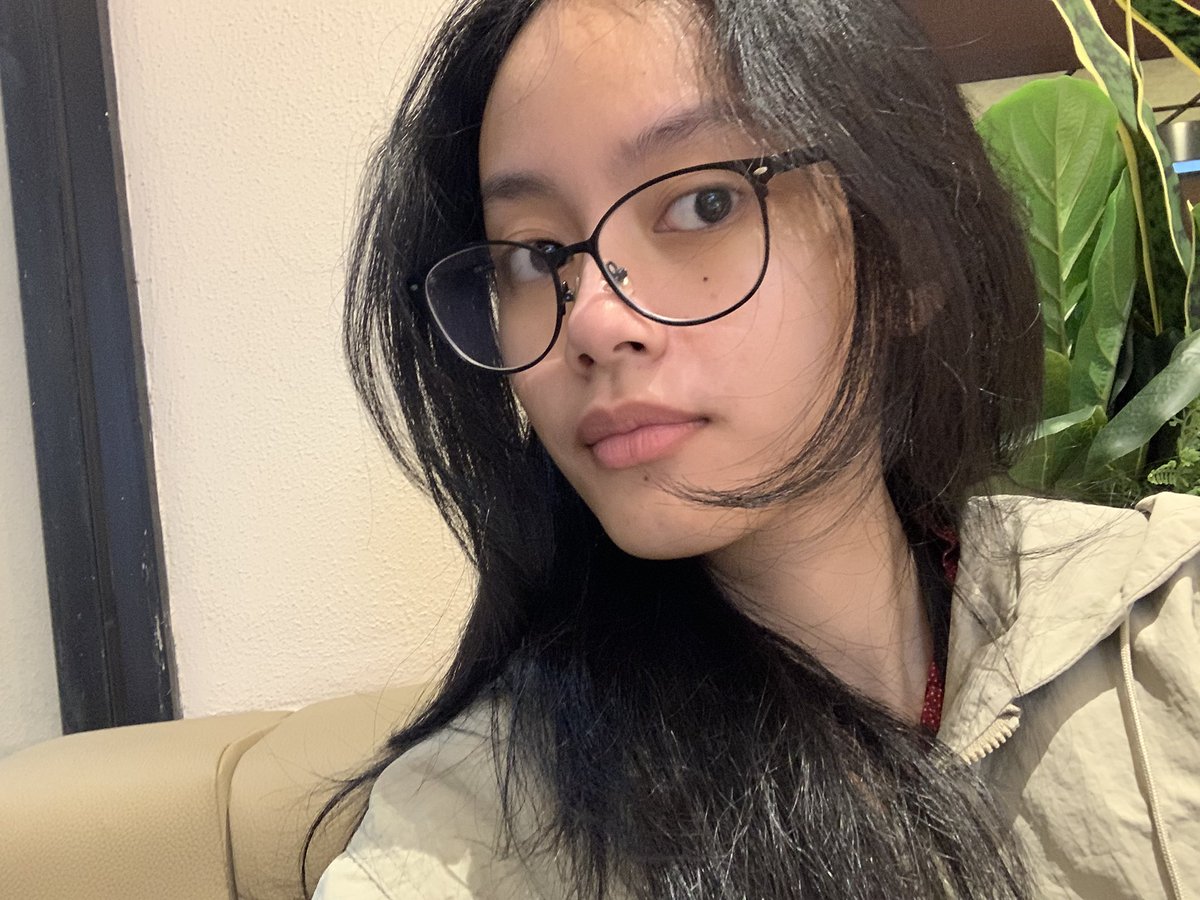 sevencollar's tweet image. my favorite flex is i like my look with curly or straight hair 😝😝 #loveyourself