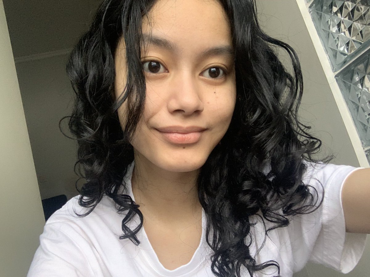 sevencollar's tweet image. my favorite flex is i like my look with curly or straight hair 😝😝 #loveyourself