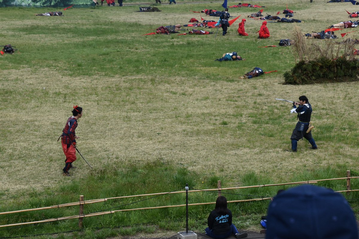 e233chuoline's tweet photo. 自分の前辺りで争っていた2人がエンターテイナーすぎてすごい歓声と拍手が起きてたwww
#上杉まつり https://t.co/oGsIN4zB3Q