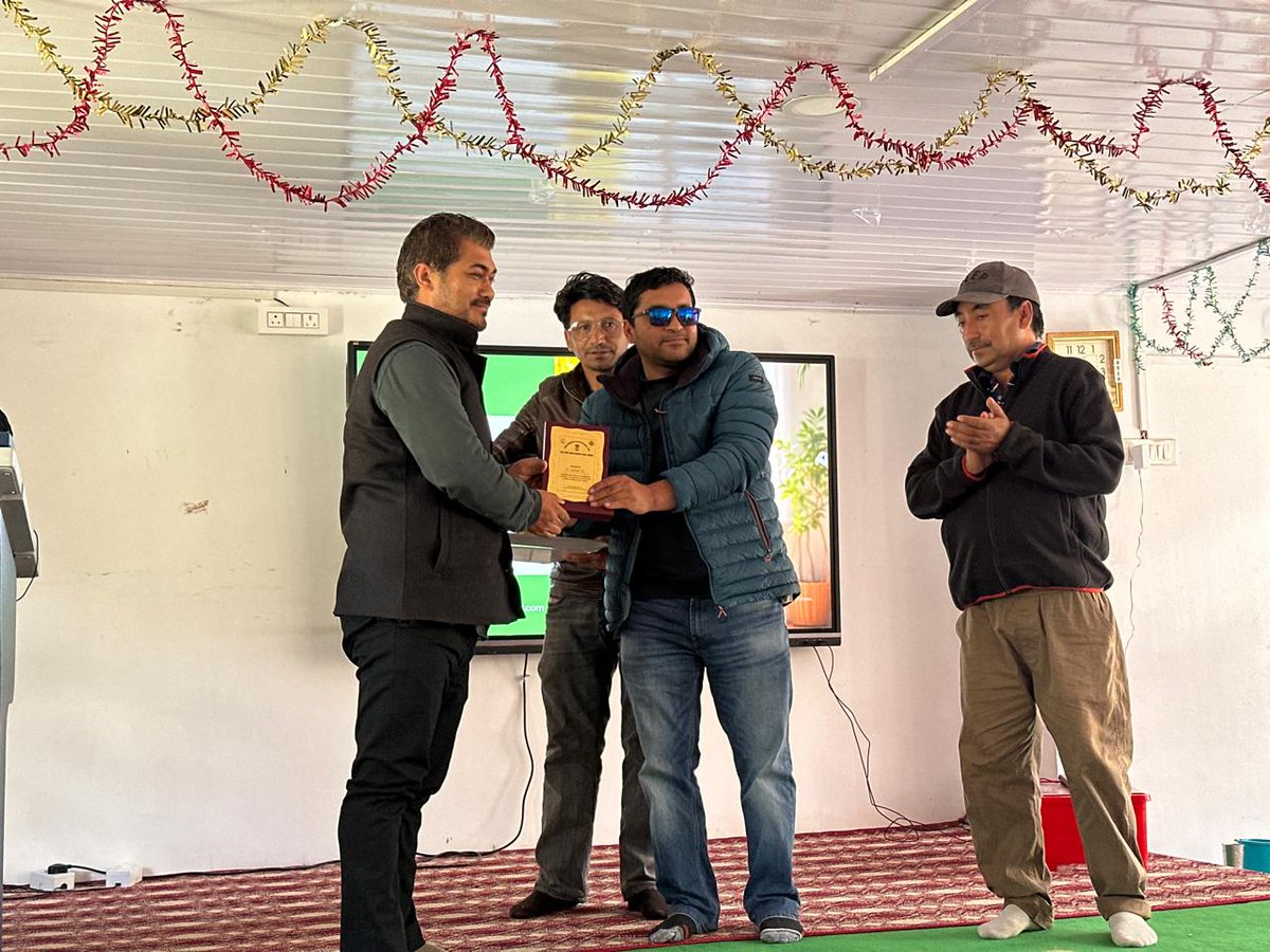 WillayatDr's tweet photo. Today, I had the pleasure of conducting the core session on the #LearningProcess at the #FoundationalStage in Orientation Programme organized by Government Model High School #Tsangra #Kargil the programme brought together teachers, parents, and SMC members for a talk. #NEP2020 https://t.co/fT8aybU15H