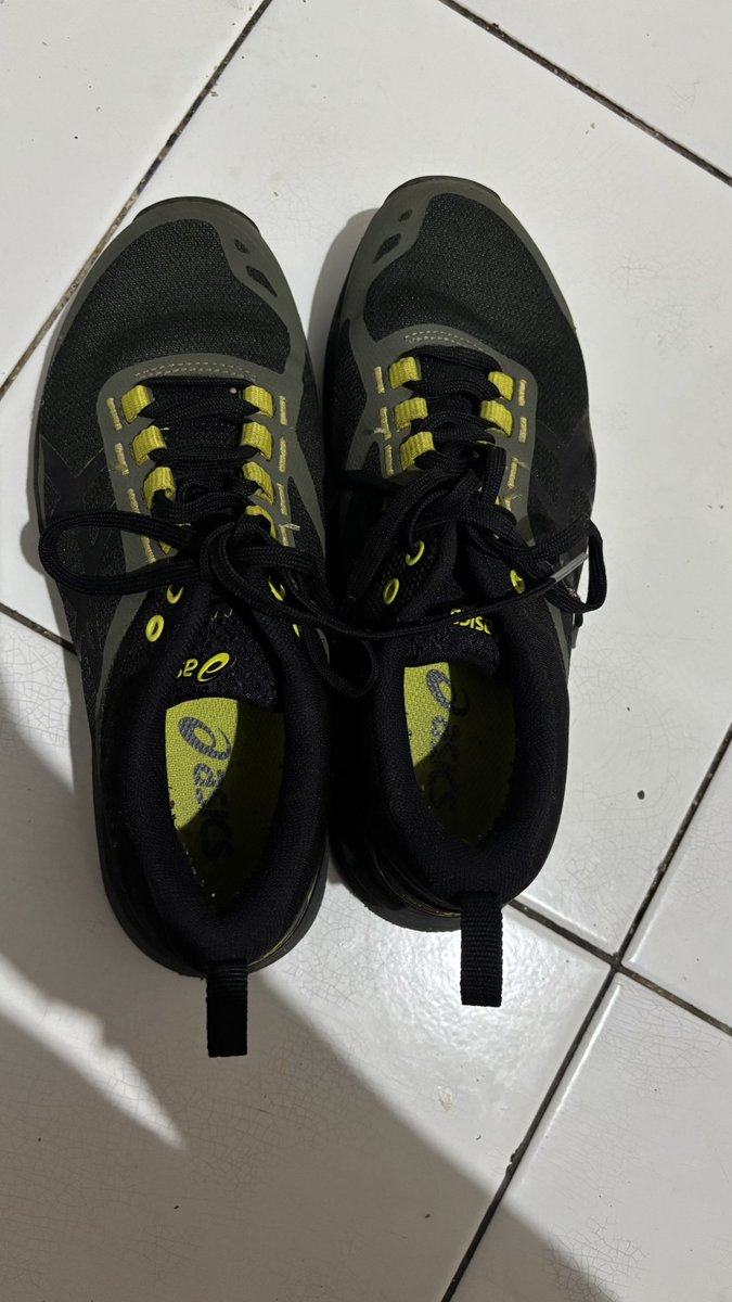 akoogiggle's tweet photo. WTS sepatu Asics Gel Sonoma 6. Size 37. Good condition. 

IDR 350K (negotiable)
DOM Jakarta Timur

#zonauang #zonajajan https://t.co/0sH45noszX