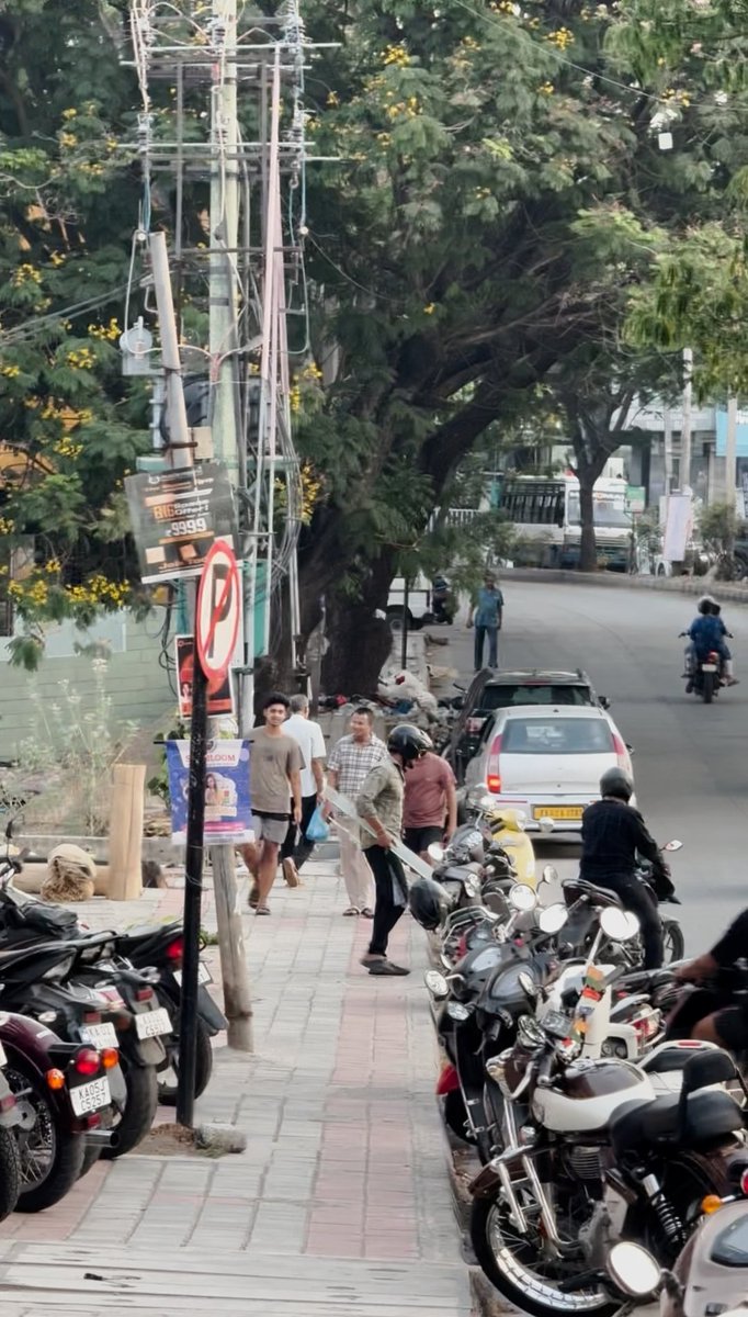 deepakcbz3's tweet photo. Actual traffic violations are not fined or no action taken  but towing vehicle as per wish is a true surprise!! 
@GBA_office @Jointcptraffic @btppubliceye https://t.co/bga3YUnyqy