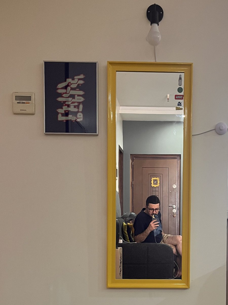پوست موز tweet media