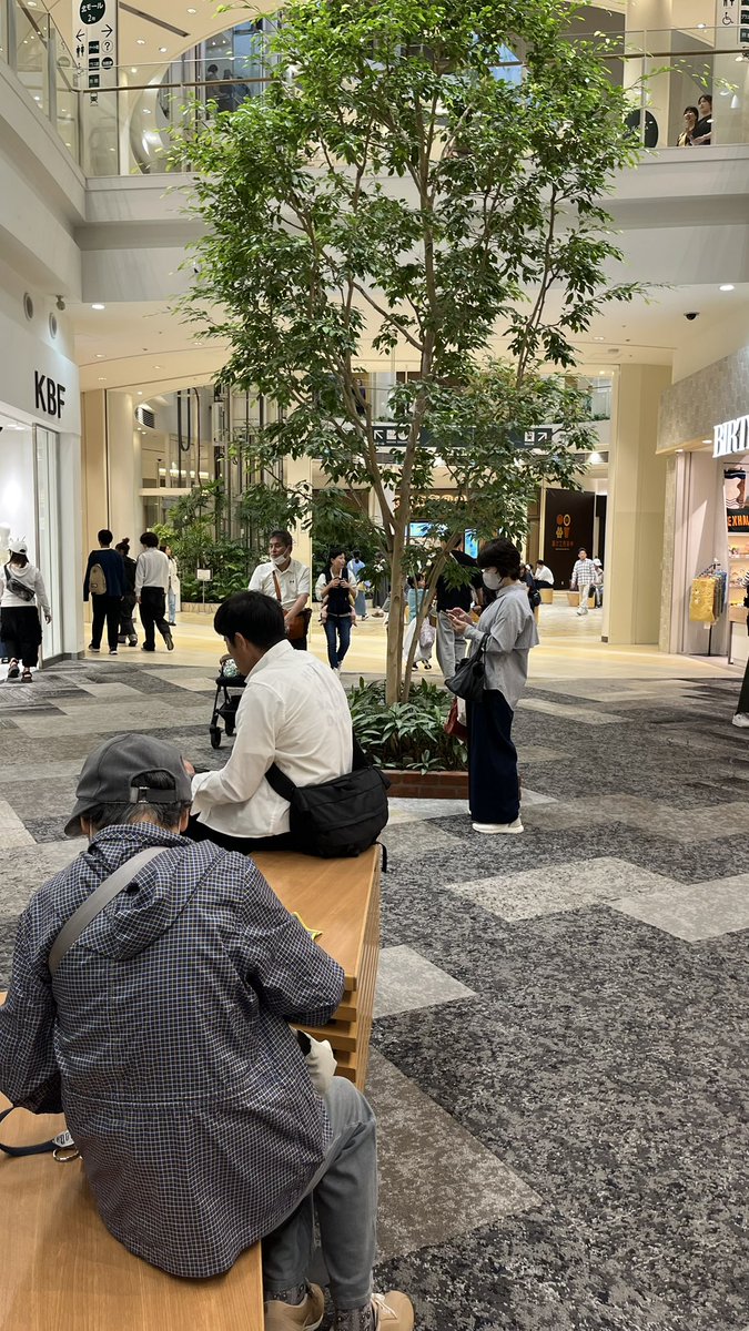 fumilo_'s tweet photo. Lienel リリイベ 阪急西宮ガーデンズ 落し物 森田璃空

１階 北モールに向かう道 ベンチのところに森田璃空D リエレットの落し物がありました。現在当方所有しております。心当たりのある方ご連絡ください。 #拡散希望 https://t.co/UK4N10kYp9