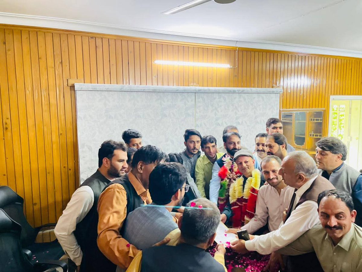 rafiqueparwana's tweet image. It's dream for any political worker to be recognised &amp;amp; provided the opportunity to the spectrum of politics. It's my pleasure to indulge in parliamentary politics of #kashmir. This is the vision of #imrankhan that a common political worker like me is applying g for a party ticket