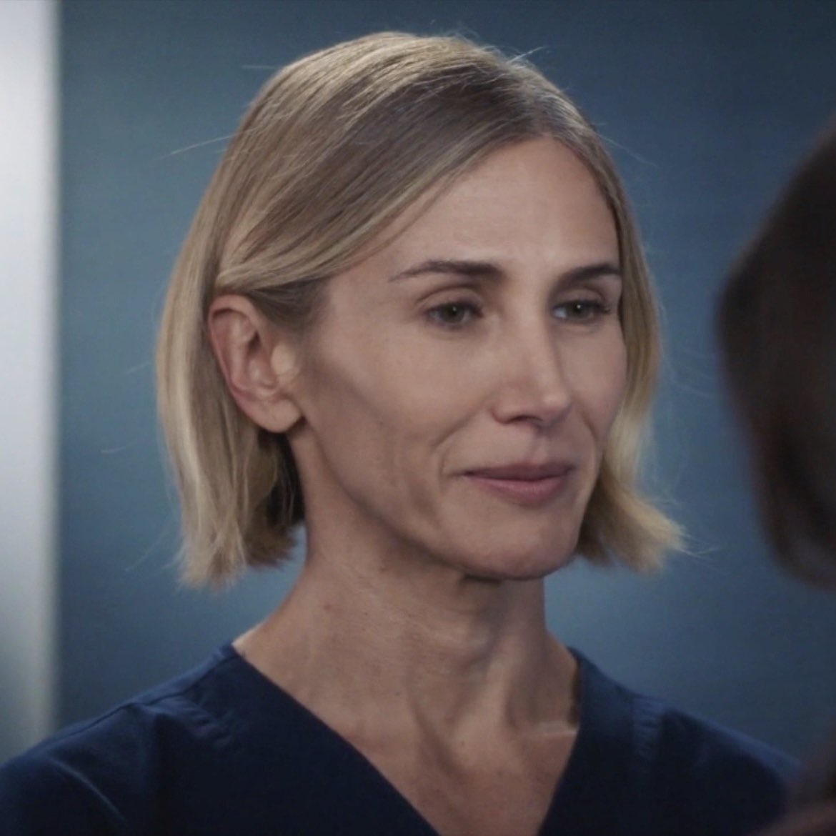chiefsamelia's tweet photo. wdym toni hasn’t made up her mind yet when she looks at amelia like this???? https://t.co/1iCtpJbnYw