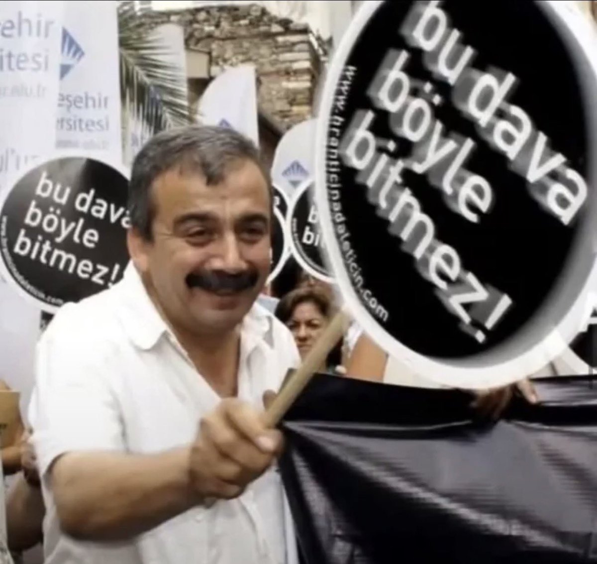 gitsintivitler's tweet photo. ölerek ölünmüyormuş https://t.co/NlDwuUEODp