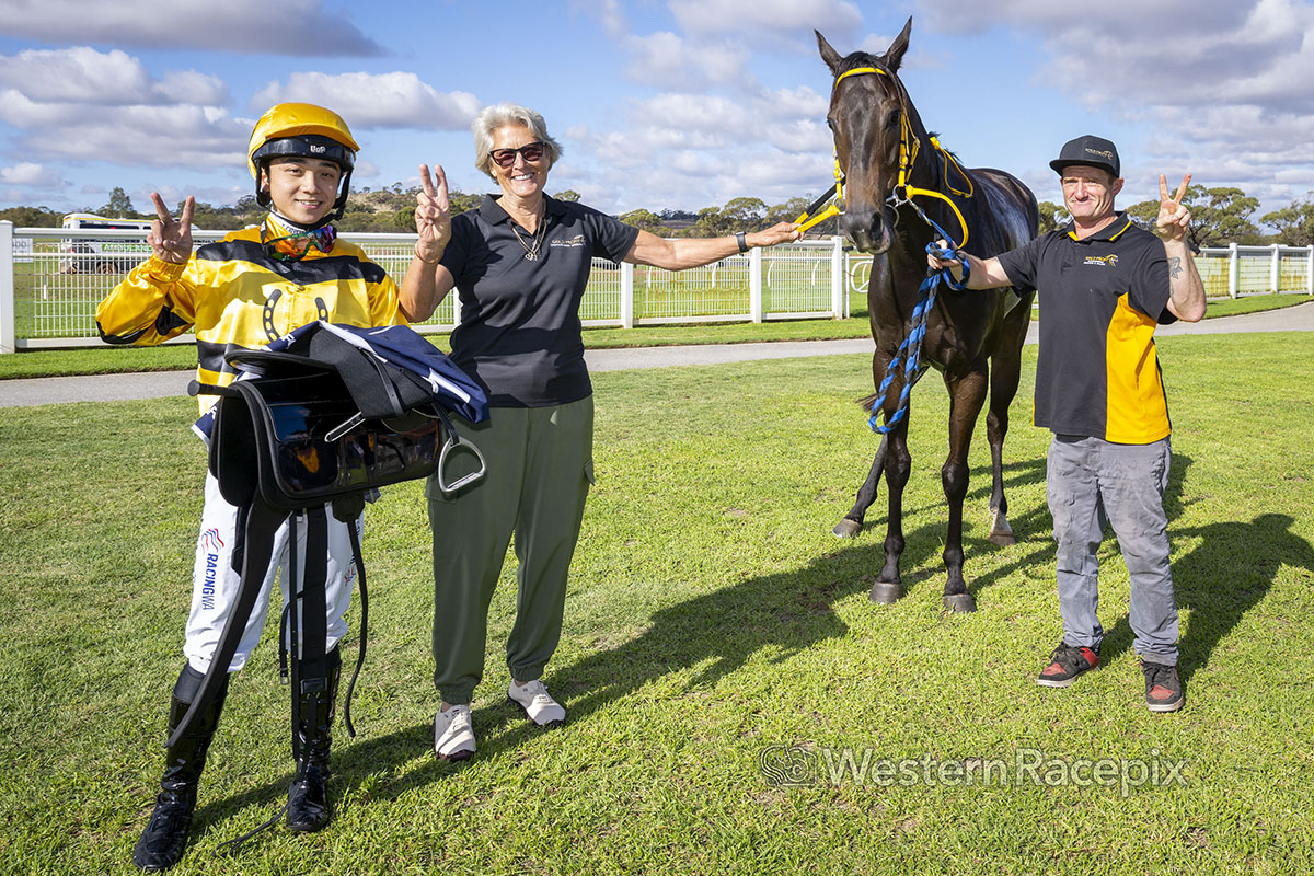 Western Racepix tweet media