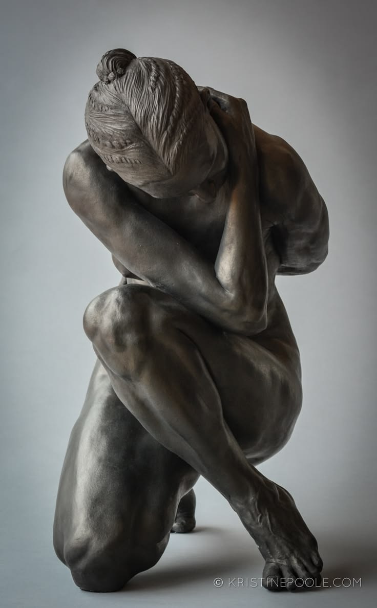 Si je n'avais, ancré en moi, l'espoir de rencontrer de belles personnes, des âmes auprès desquelles trouver toujours l'envie d'aimer, je ne saurais plus vers quoi me tourner pour trouver encore du charme à ce que devient l'humanité.
𝑇 𝑒𝑛~𝐿~

Sculpture par Kristine Poole