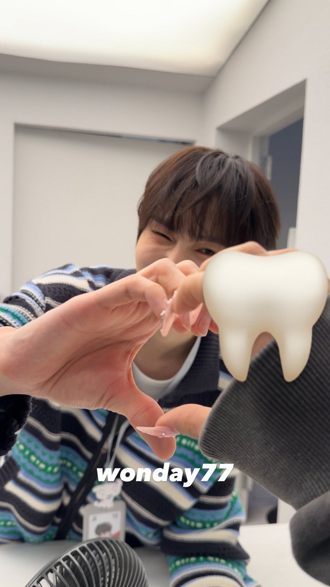 🦷 tweet media