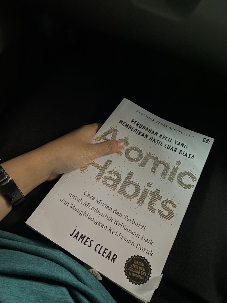 endahhwp's tweet photo. buku berat bgt di tahun ini 🍃 https://t.co/V7WhP6bPw8