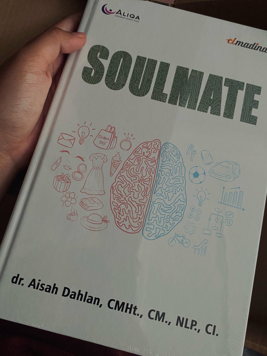 endahhwp's tweet photo. buku berat bgt di tahun ini 🍃 https://t.co/V7WhP6bPw8
