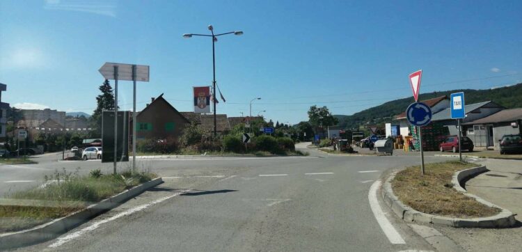 Kontakt_Kosovo's tweet image. radiokontaktplus.org/vesti/u-leposa…

U Leposaviću muškarac priveden zbog provociranja policije

#Kosovo #Leposavić #policija