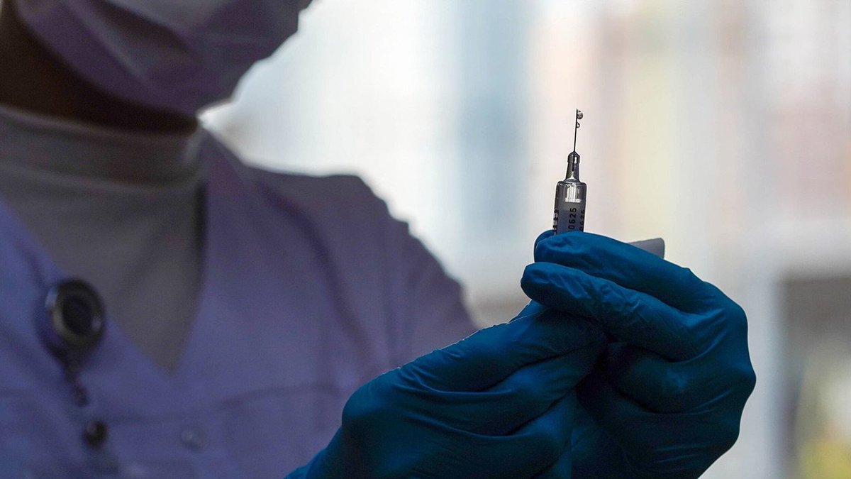 MadhuriDaksha's tweet image. Russian President Putin orders scientists to develop "world's first" anti-aging vaccine.

#Russia #AntiAgingVaccine #Putin