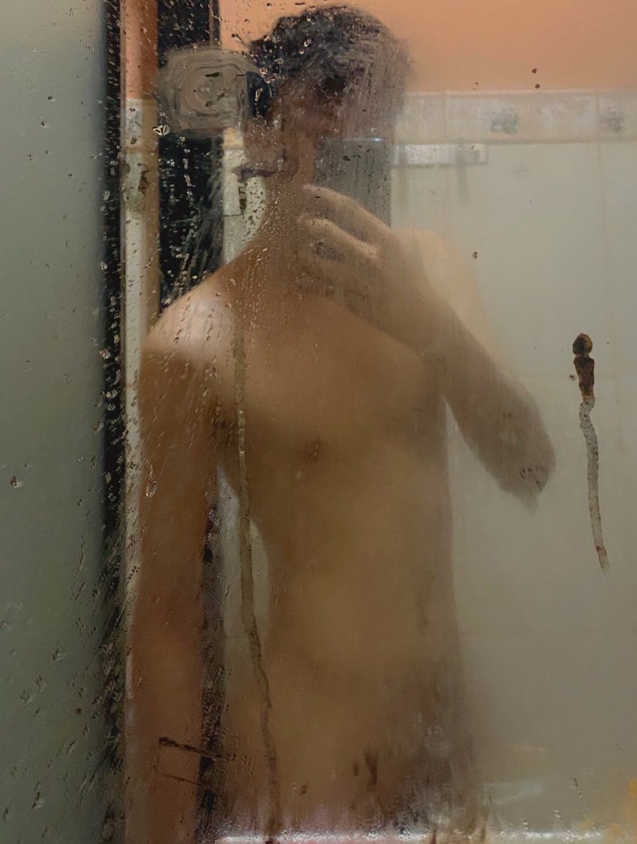 Shuu__2301's tweet photo. I need a mirror in my room ffs😔 https://t.co/EeJtclsptE