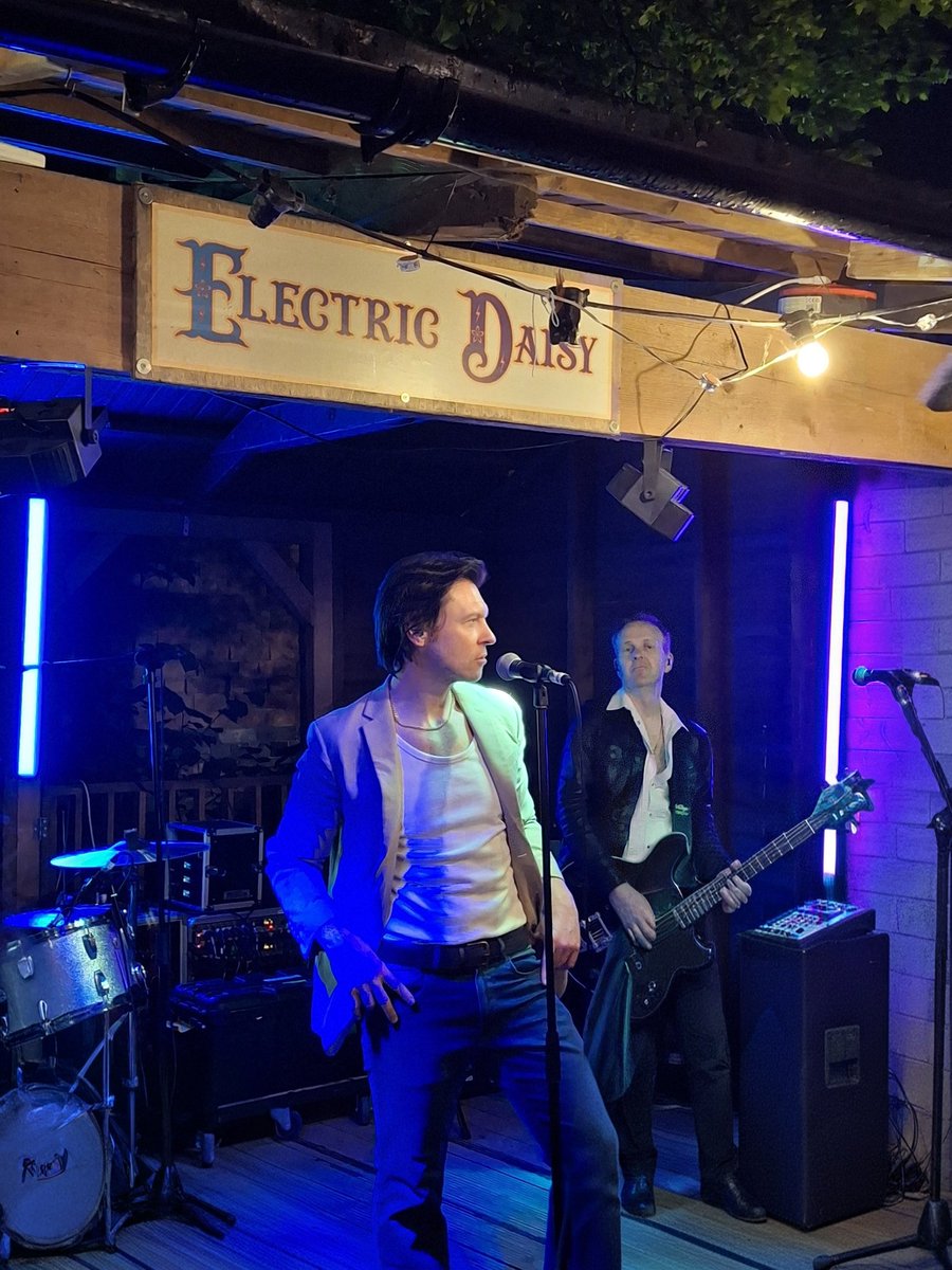 74Kezza's tweet photo. Another great night as always seeing @arcticstribband in Derby....roll on 5wks to Tunes in the Dunes 🎶🎶 https://t.co/8j0hhTT9mf