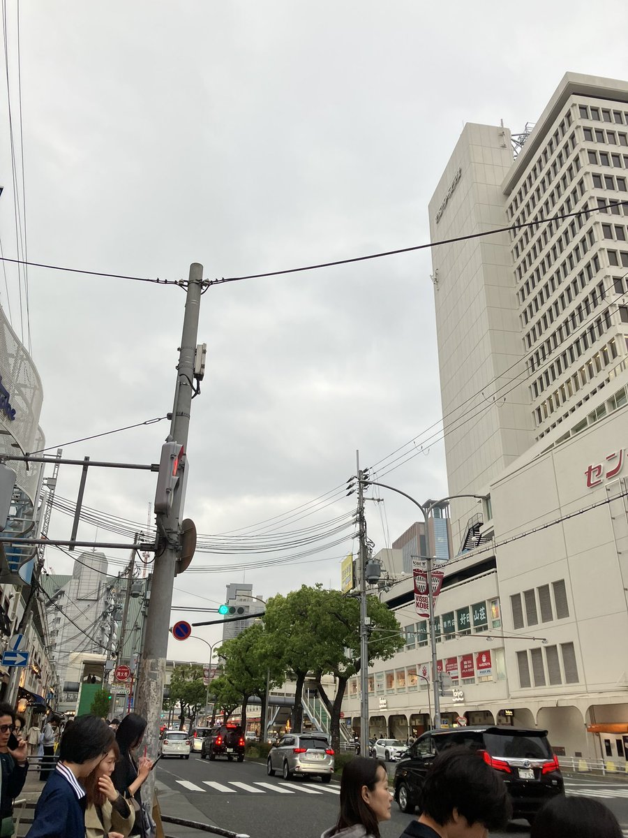 riohiro0707's tweet image. 飛行機搭乗口
特に高いもの没収されたくないなら
住所氏名かいた私物をカウンターに届け、
のちに着払いやら回収する事の方が温存率高そう。
忘れ物として！✈️高いしほぼ利用ないが💦
仙台いくなら利用！値段やばそう

#燃料サーチャージ
#trip
#旅行
#gw
#飛行機
#節約