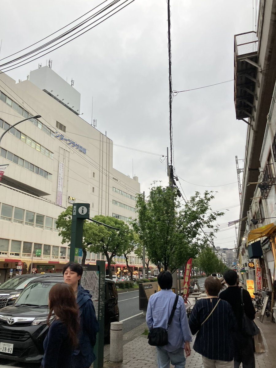 riohiro0707's tweet image. 飛行機搭乗口
特に高いもの没収されたくないなら
住所氏名かいた私物をカウンターに届け、
のちに着払いやら回収する事の方が温存率高そう。
忘れ物として！✈️高いしほぼ利用ないが💦
仙台いくなら利用！値段やばそう

#燃料サーチャージ
#trip
#旅行
#gw
#飛行機
#節約