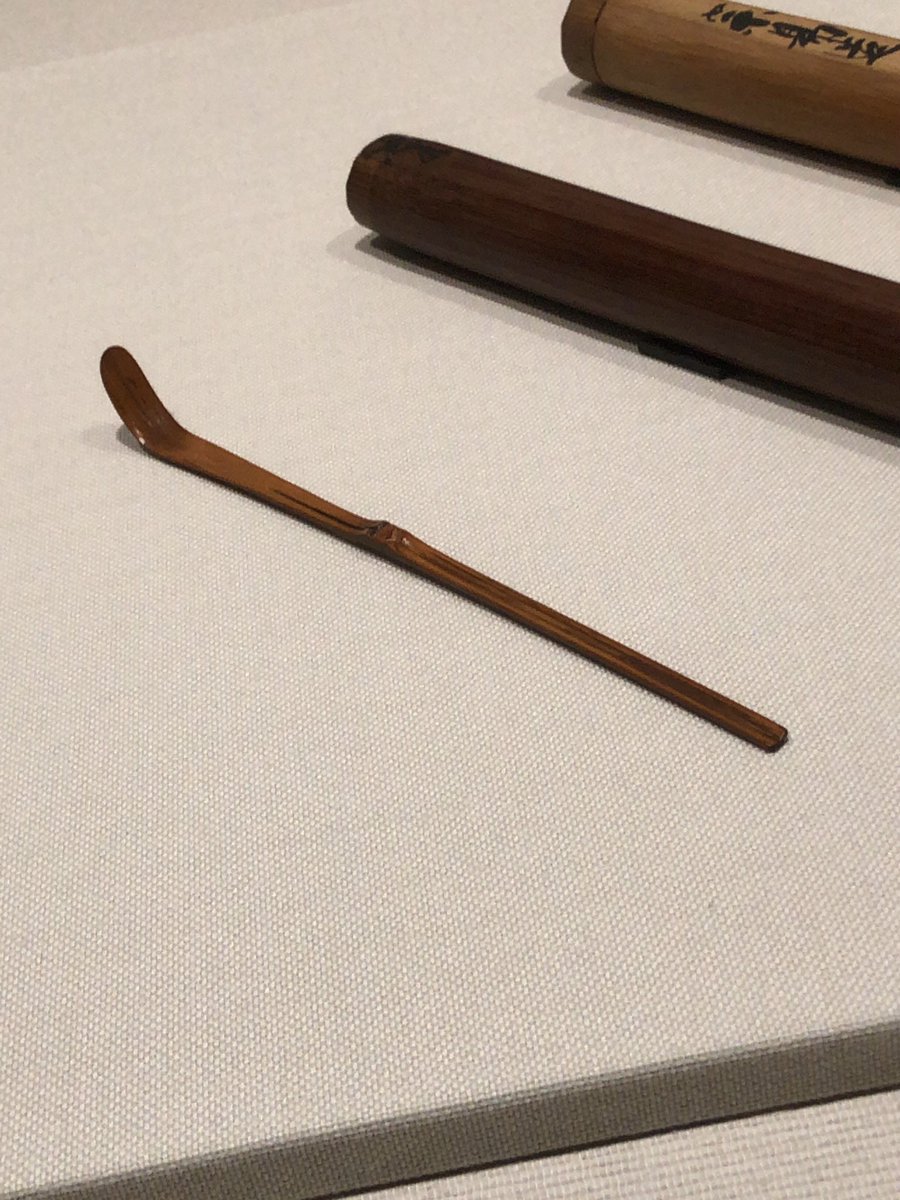 茶杓　利休好　友髪 茶杓が細え。 師匠は利休の茶杓のこと「厳しい」って言うな #美を味わう展