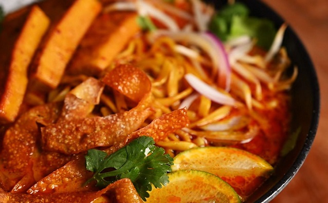 Vegannews3's tweet image. Ditch ramen for this rich, creamy Vegan Khao Soi. tinyurl.com/ytv9e3pb #vegan #veganrecipe
