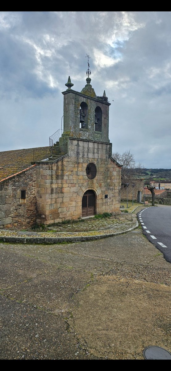 mcribbHistory's tweet photo. Battle of Fuentes de Oñoro, 3rd May 1811.

The 1st of 3 days fighting, which culminated on 5th May

The initial fighting was focused on the village, with other units marching as feints

📸79th Cameron Highlanders attacking the village of Fuentes de Oñoro &amp; the village today. https://t.co/MSt6ZI5bL4